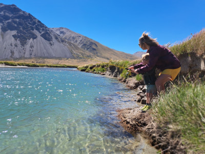 WFR2526.200 Bridget White assists Tor Authen with casting on the Ahuriri River