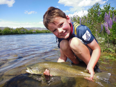 WFR1718.21.Finn Stevens releases his 4.5lb brown from the Tekapo River