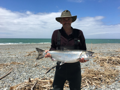 RLjanCSI1 Shelton Tipper and his Opihi Salmon from surf 08 01 2019 credit Paul McLaughlan2